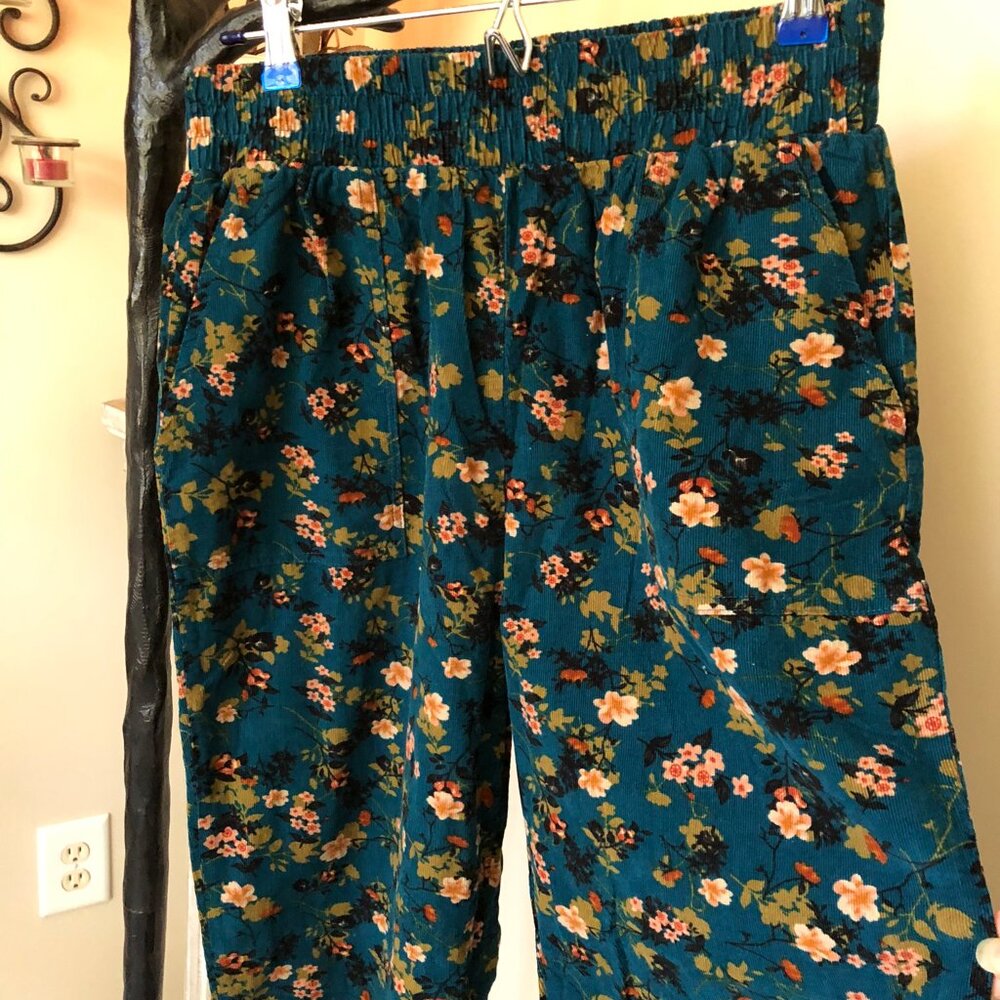 Natural Life M medium crops pants blue floral corduroy w pockets